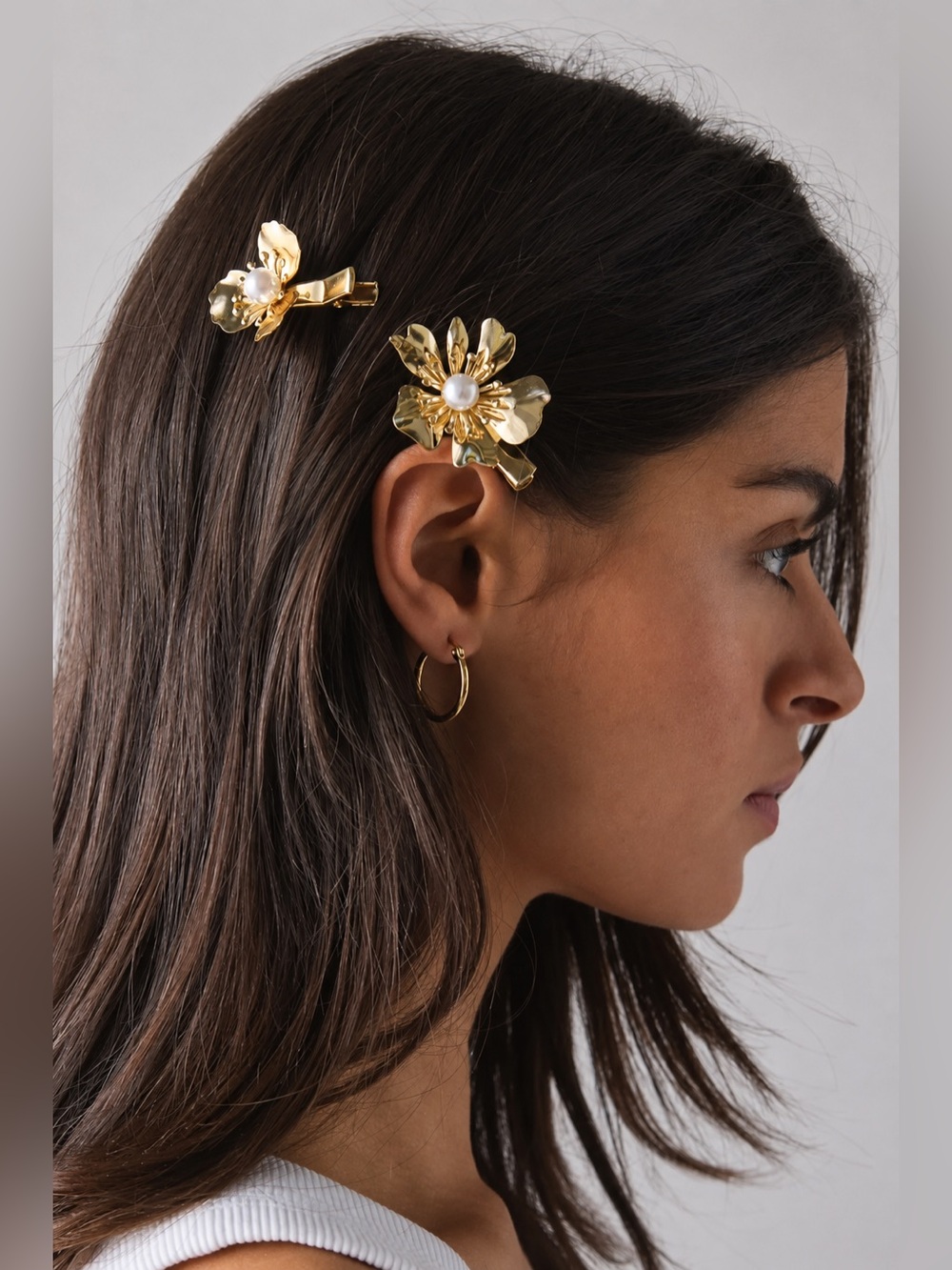 Urban Outfitters Pearl And Metal Flower Clips Set gold floral